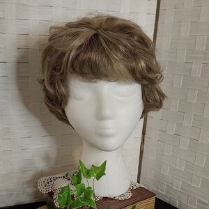 👉Eva Gabor Brown Layered Wig with Tousled Waves and Side-Swept Fringe ~Natural